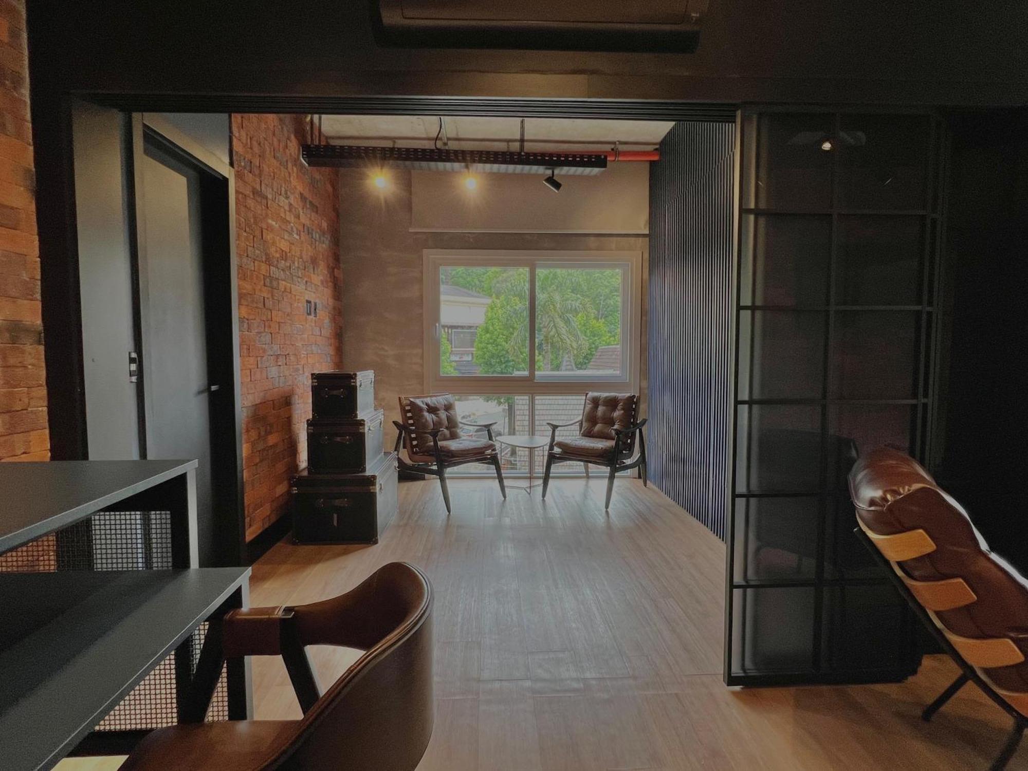 Tribeca 402 *